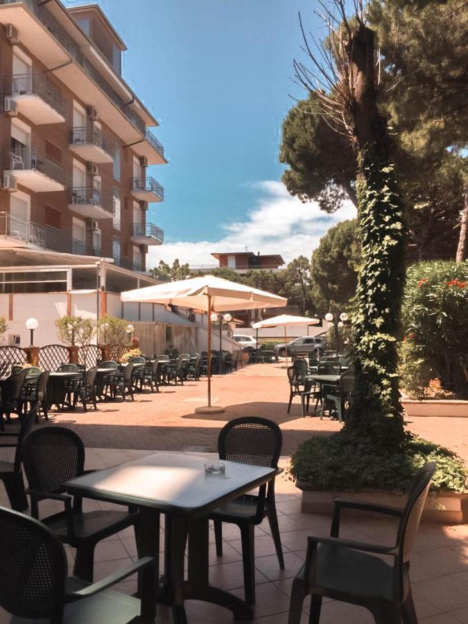 Hotel Zeus Cervia Exterior foto